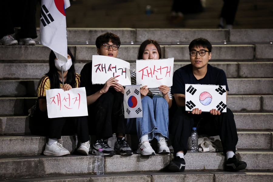 South Korean protesters in Seoul as the Lee administration pushes digital sovereignty enforcement