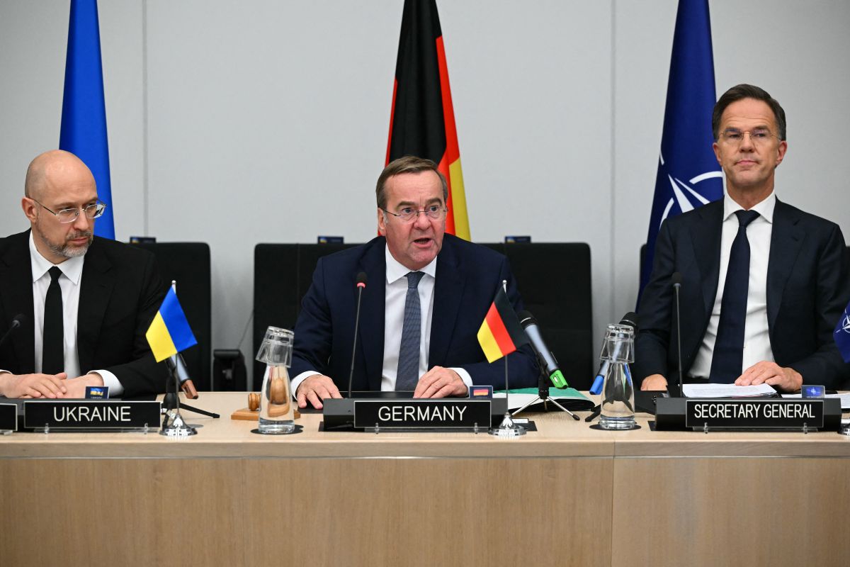 Defence ministers and NATO's secretary-general meet at the Ukraine Defence Contact Group in Brussels