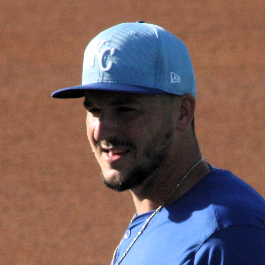 Royals first baseman Vinnie Pasquantino warming up before a game