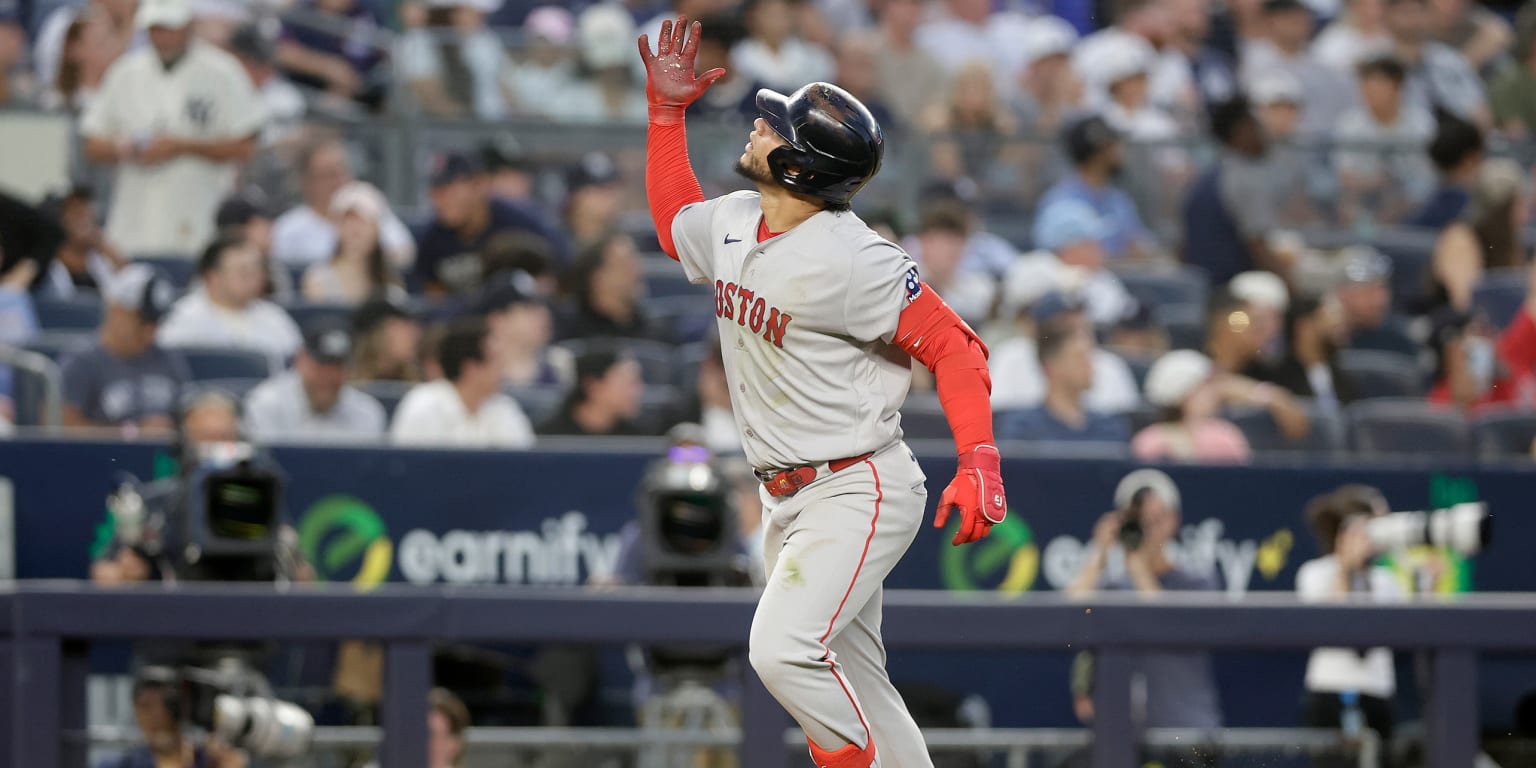 Willson Contreras celebrates his 13th home run of 2026 at Yankee Stadium