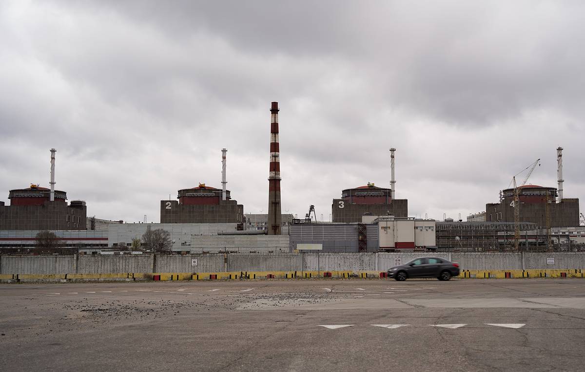 Zaporozhye Nuclear Power Plant aerial view, Ferrosplavnaya-1 power line restoration