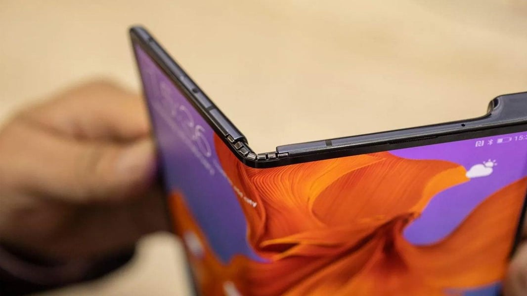 Foldable iPhone Ultra hinge design technology for durable folding display