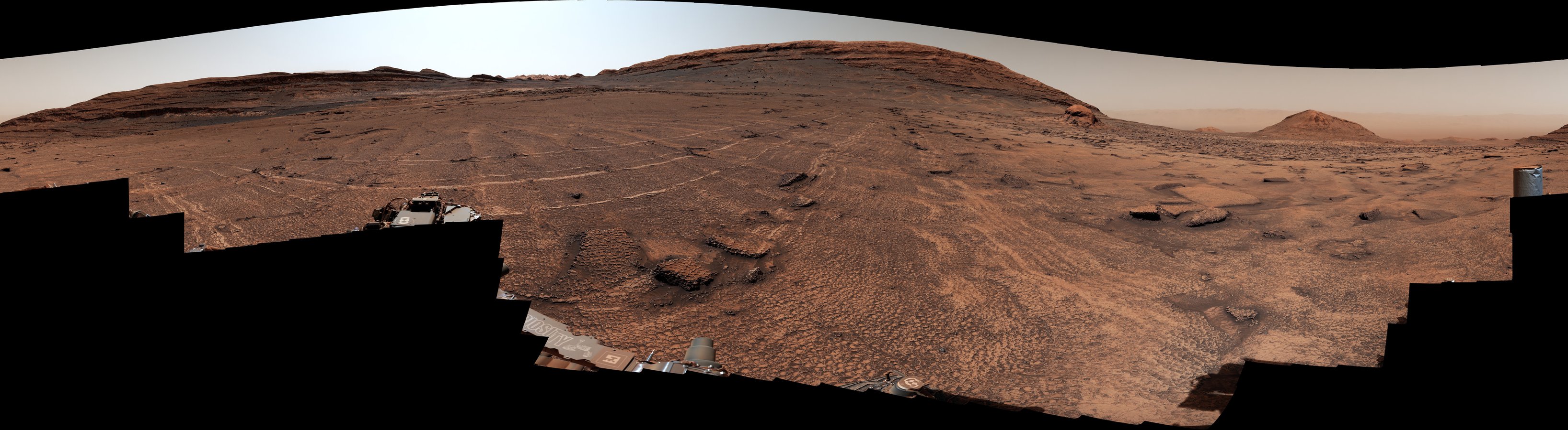 NASA Curiosity rover panorama showing vast field of honeycomb-like polygon fractures in Valle Grande region of Mars