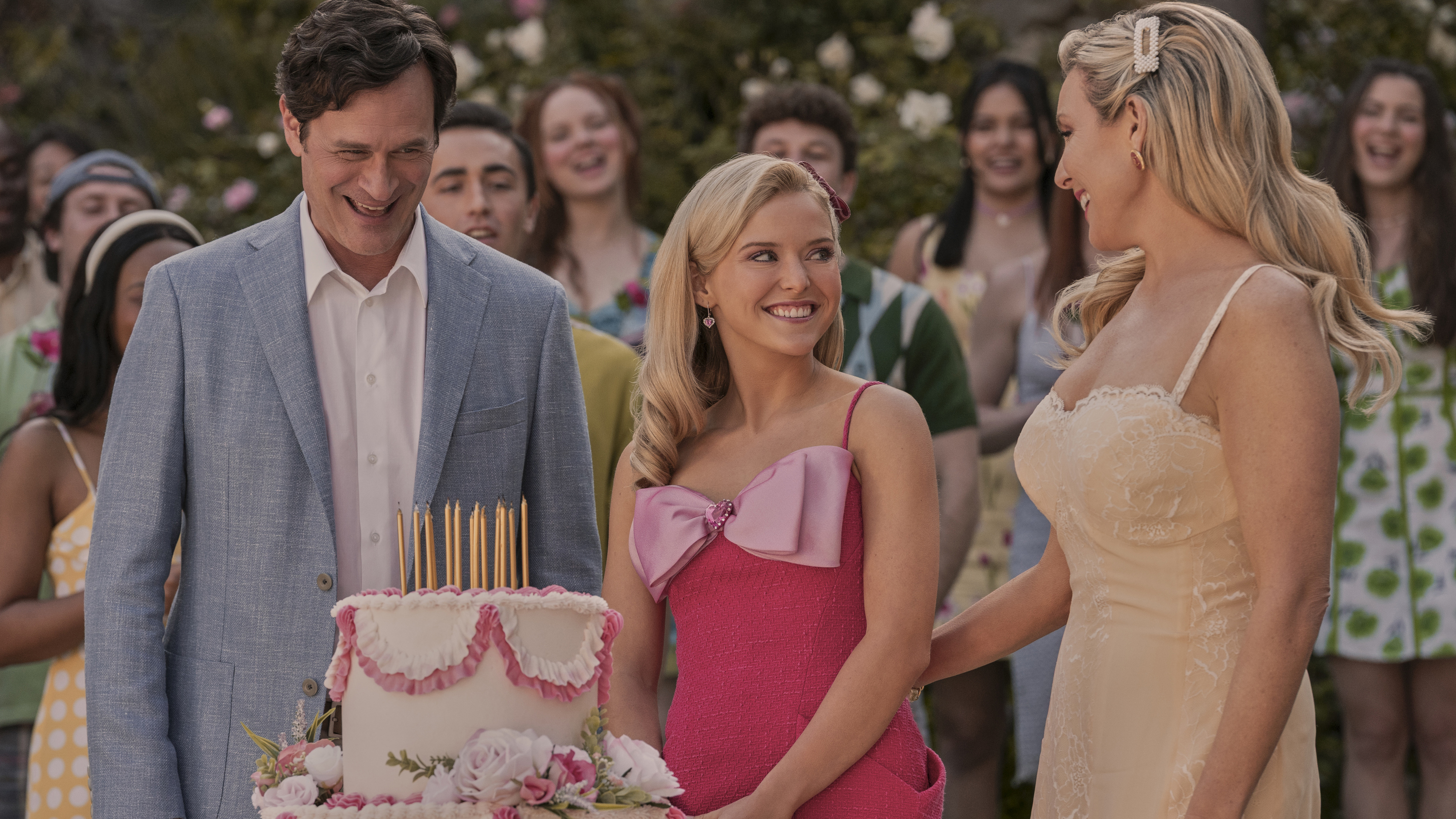 Tom Everett Scott, Lexi Minetree and June Diane Raphael in a scene from Amazon's Elle