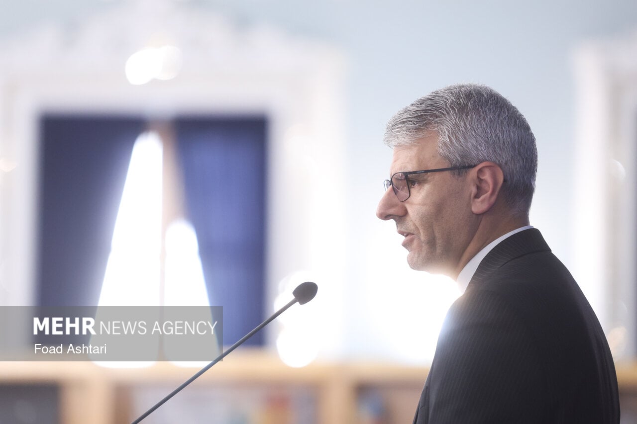 Iranian Foreign Ministry spokesman Esmail Baghaei addresses reporters at a press conference in Tehran, April 2026