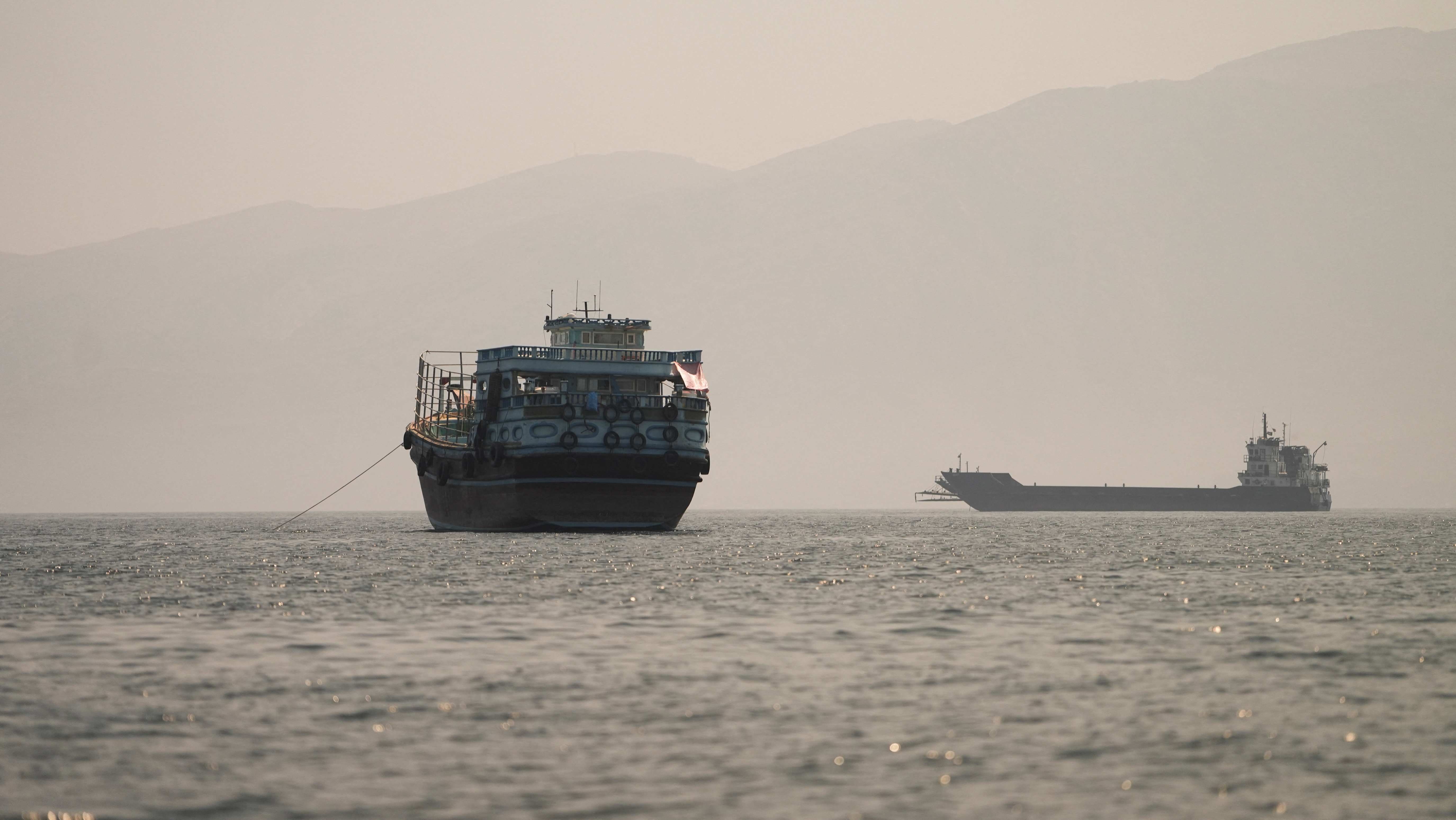 Ships transiting the Strait of Hormuz amid IRGC warnings and Iran-US conflict in 2026