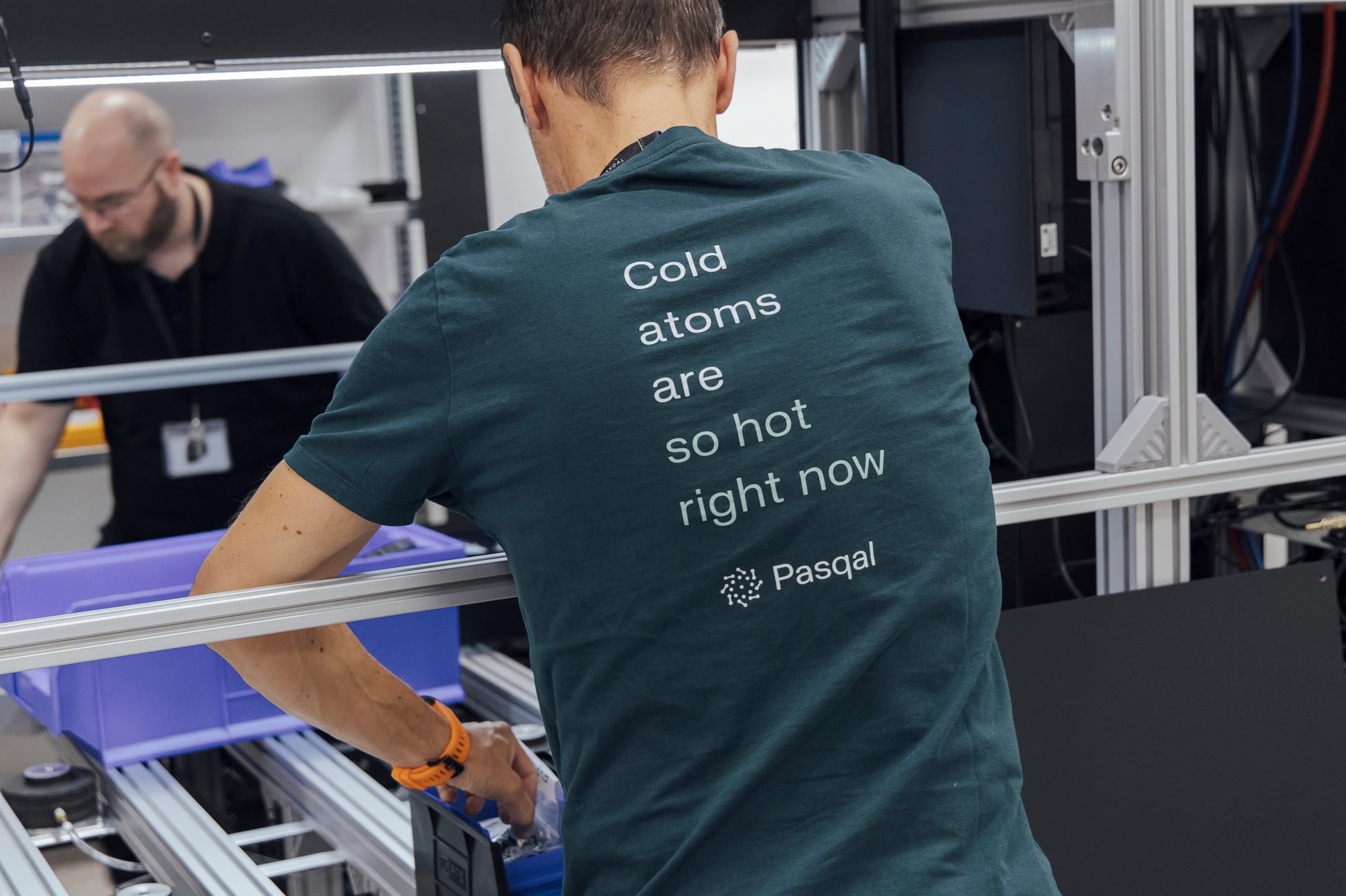 Cold atom array using optical tweezers for neutral atom quantum computing