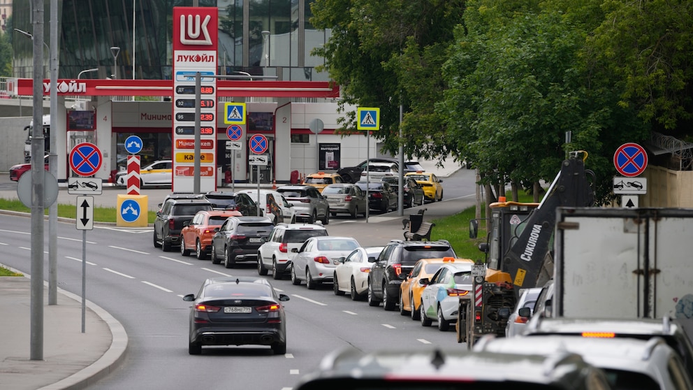 Cars line up at a Lukoil gas station in Moscow during Russia's fuel rationing crisis