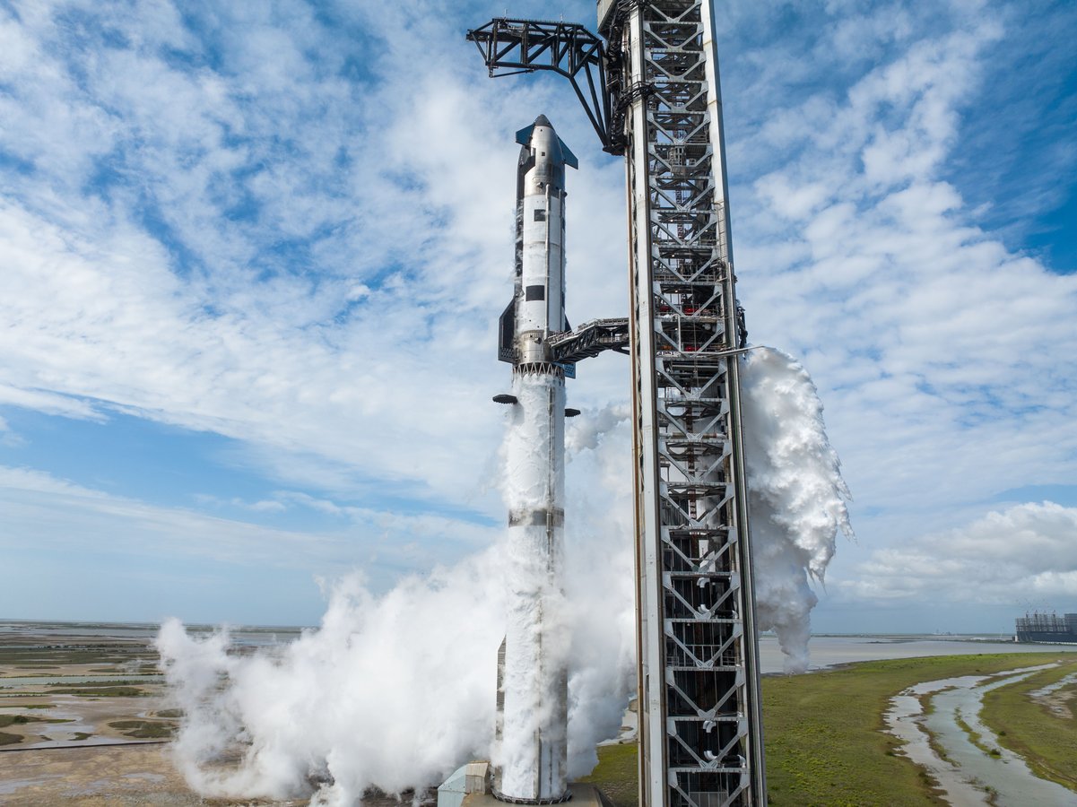 SpaceX Starship V3 rocket on the launch pad at Starbase before the May 22 test flight