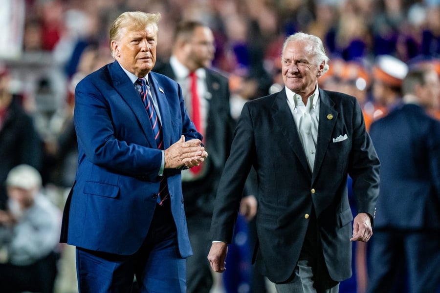 President Trump meets South Carolina Governor Henry McMaster who must appoint Graham's Senate replacement