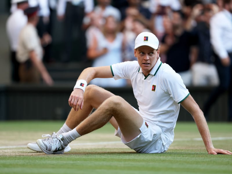 Jannik Sinner withdraws from the 2026 US Open with a right knee injury just days before the tournament