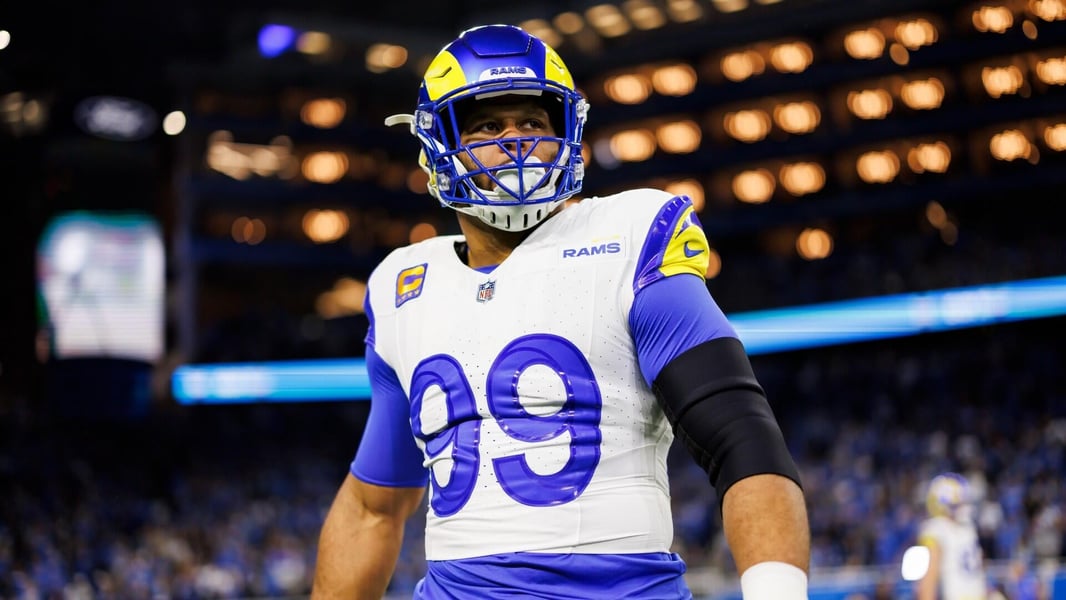 Aaron Donald Los Angeles Rams defensive tackle returns from retirement 2026