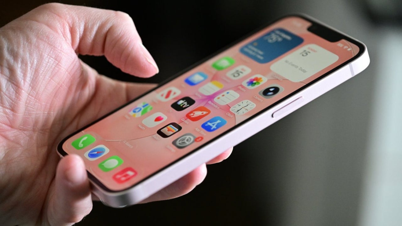 iOS 28 feature showing Apple iPhone clipboard sync with Windows PC under EU Digital Markets Act mandate