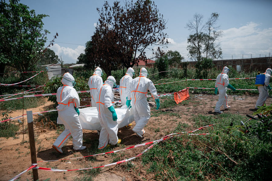 Red Cross volunteers carry an Ebola victim's body in eastern DR Congo, 2026