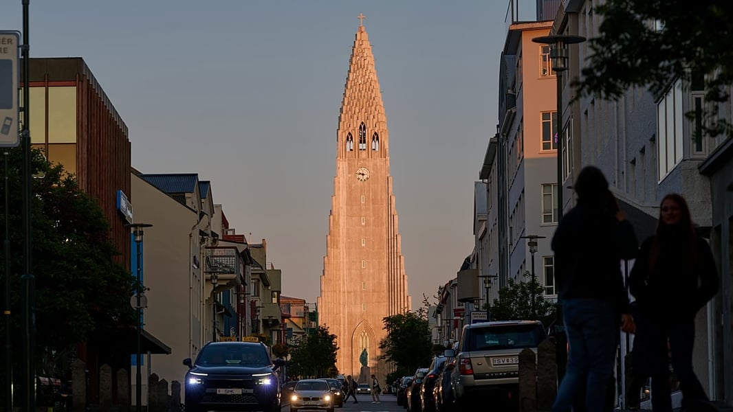 Icelandic voters cast ballots in EU accession referendum August 2026