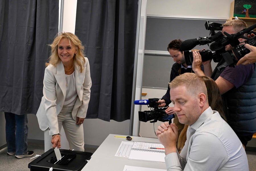 Iceland EU accession referendum vote count August 2026