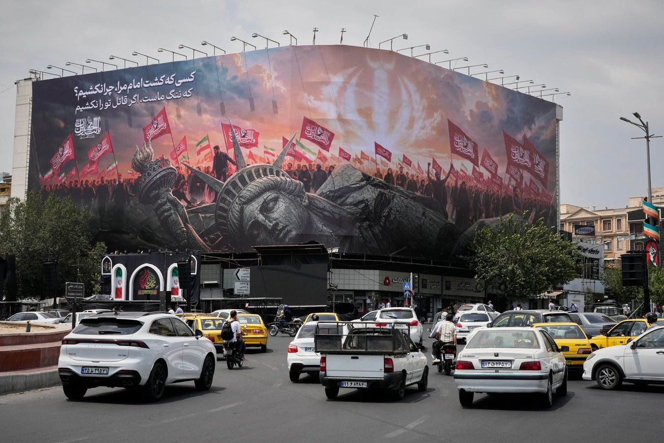 Fallen Statue of Liberty billboard in Tehran reflecting Iran's hardening stance against US demands over Strait of Hormuz