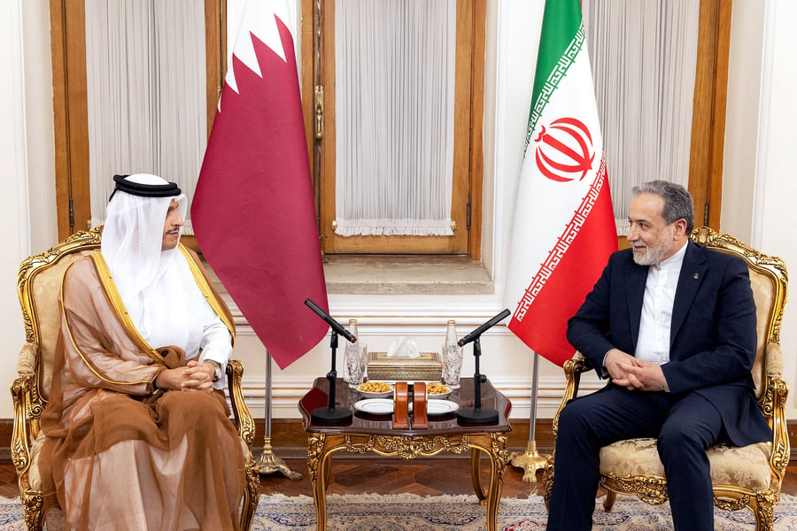 Iranian and Qatari foreign ministers meet in Tehran to discuss Strait of Hormuz temporary corridor and conditions for reopening