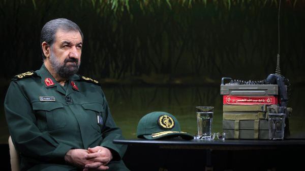 Iranian officials warn Gulf states not to join US Economic D-Day campaign against Iran as Hormuz oil cutoff threat escalates