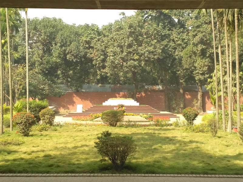 The mausoleum of Kazi Nazrul Islam beside the Dhaka University mosque