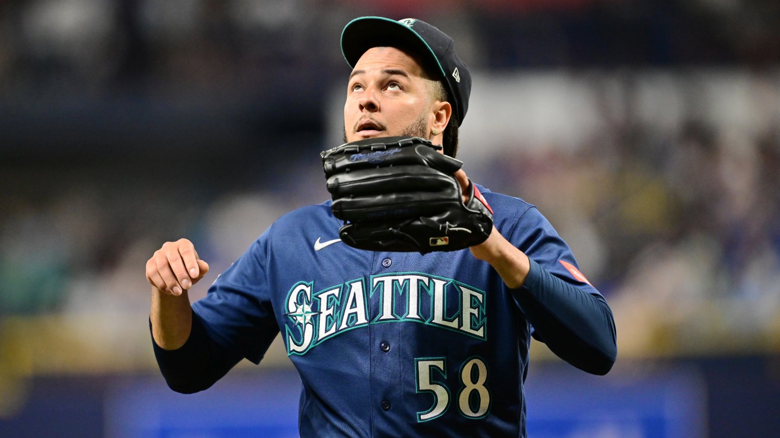 Luis Castillo pitching for the Seattle Mariners before his August 2026 trade to the Chicago White Sox