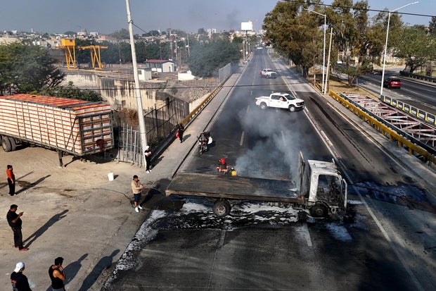 Cartel members set vehicles on fire in Michoacan Mexico following arrest of Los Reyes cartel leader