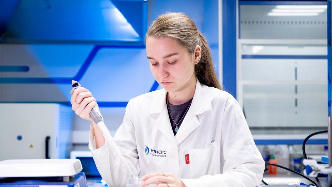 Scientist working with algae-based hydrogel wound dressing at NUST MISIS biomedical engineering lab in Moscow