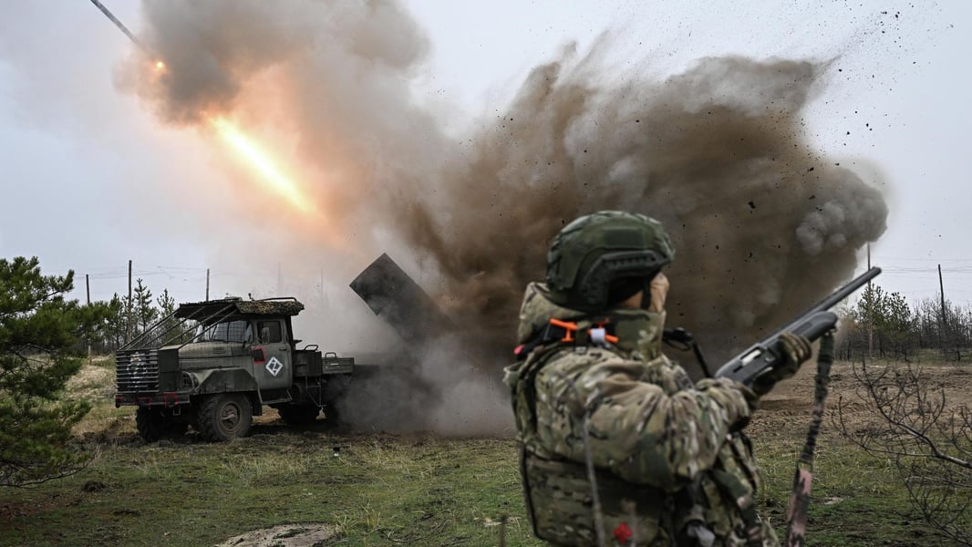 Russian military forces advance in the Kharkov region capturing Vodyanoe as Ukraine suffers heavy losses