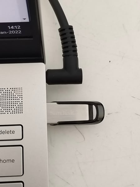 SanDisk Ultra Flair USB flash drive storage device