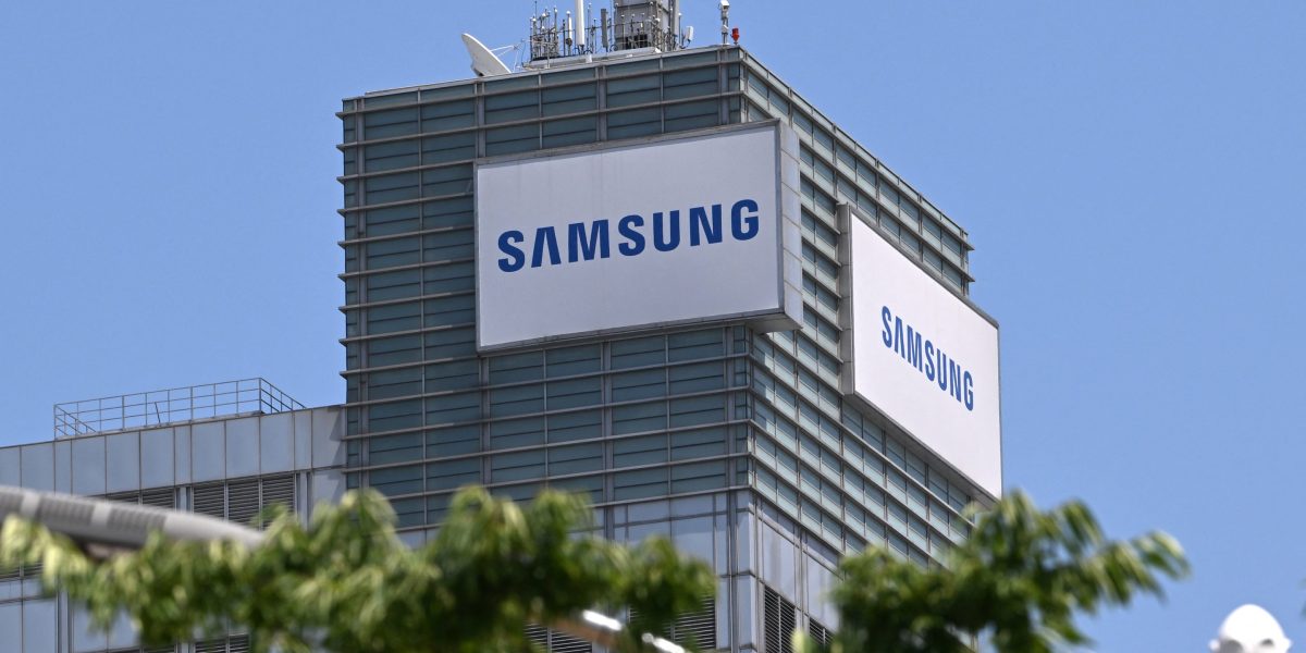 SNDK stock today: Samsung Electronics signage on its headquarters building in Suwon, South Korea, one of the memory makers SanDisk competes with