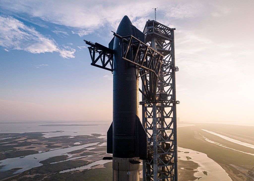 SpaceX Starship rocket during the first integrated test flight in April 2023, as the company prepares for expanded commercial operations following its first public earnings report