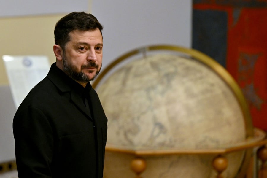 Ukrainian President Volodymyr Zelensky addresses troops on the Ukraine war front