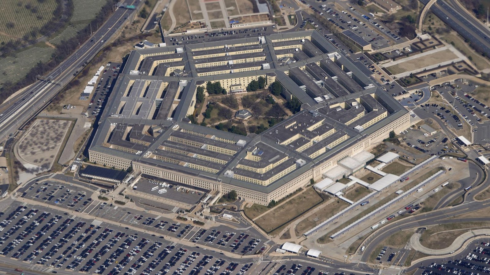US military surveillance aircraft conducts reconnaissance operations over Europe amid NATO-Russia tensions