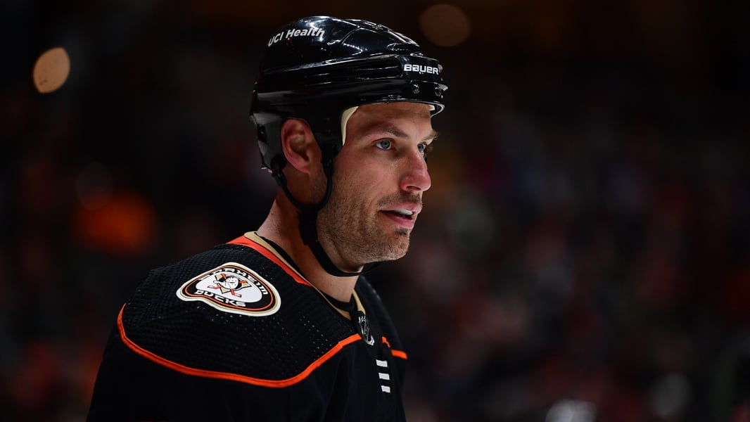 Ryan Getzlaf in Anaheim Ducks uniform, whose No. 15 will be retired at Honda Center