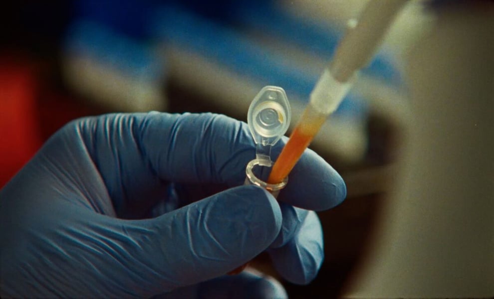 Anthropic Claude AI discovers ART enzyme system resembling CRISPR in bacteriophage DNA