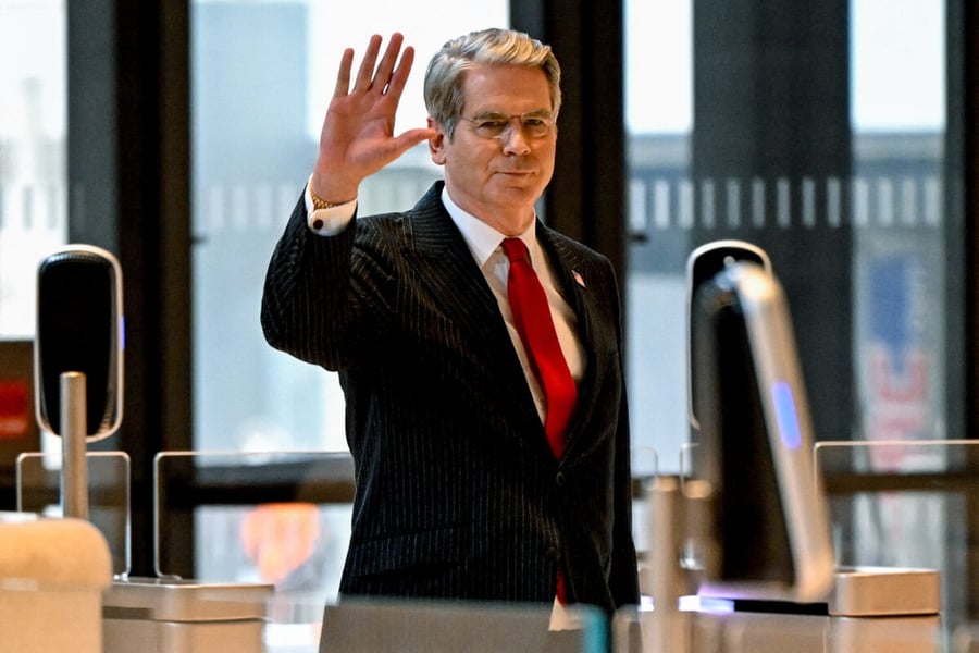 US Treasury Secretary Scott Bessent and Chinese Vice Premier He Lifeng at JPMorgan Chase headquarters in New York