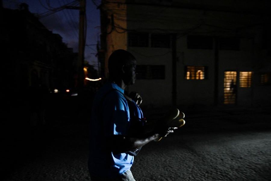 Havana street in darkness during Cuba nationwide power grid collapse 2026