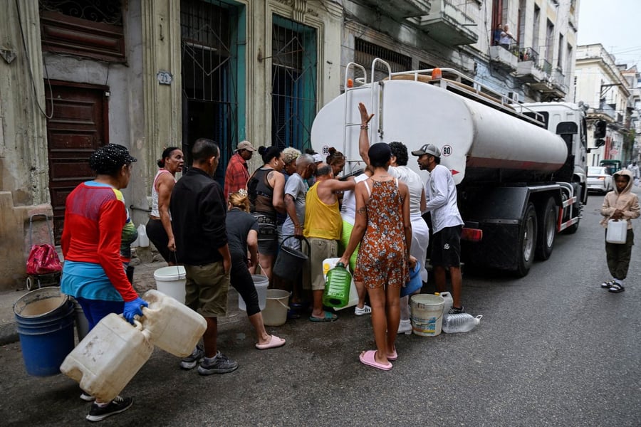 Residents of Havana queuing for water as Cuba fuel shortage leaves thousands without supply
