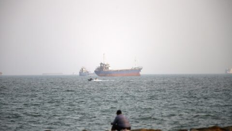 Oil traders at a trading desk monitoring crude oil prices as Iran's foreign minister proposes reopening the Strait of Hormuz