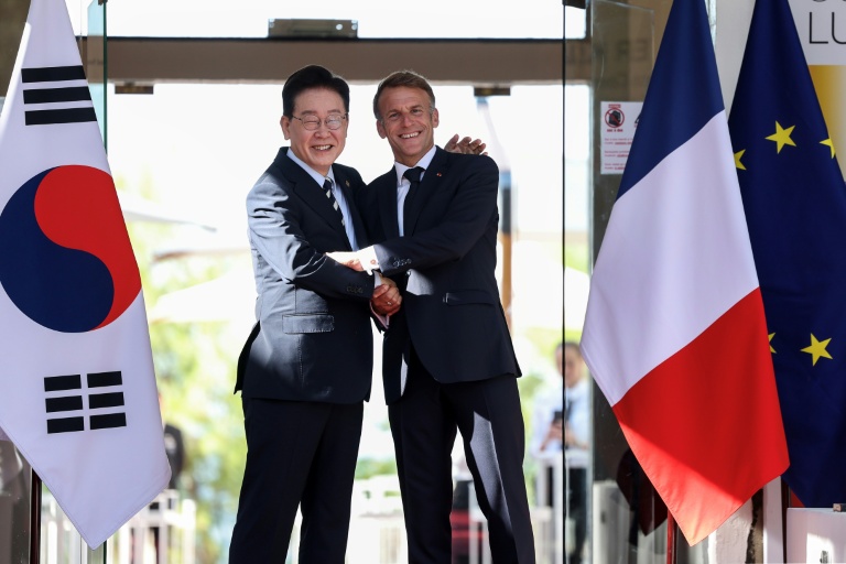 French President Emmanuel Macron and South Korean President Lee Jae-myung at the Lumiere Summit in Saint-Paul-de-Vence, France, September 2026