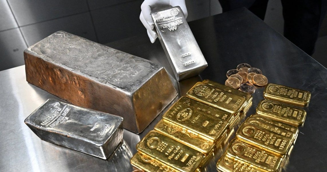 Gold bars stacked in a vault reflecting rising gold prices in the United States September 2026