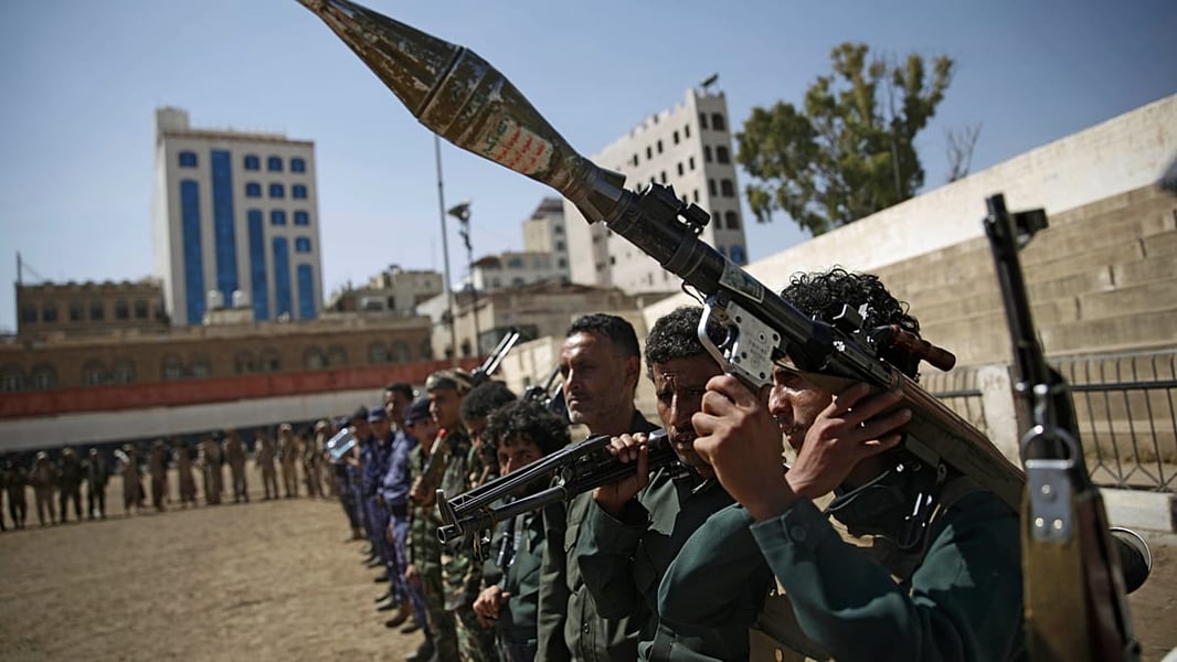 Houthi forces deny targeting Mecca as Yemen conflict expands into Saudi territory