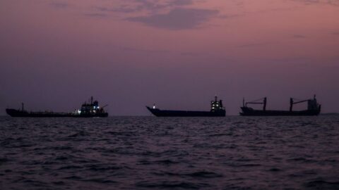 Strait of Hormuz shipping crisis as Iran-Gulf talks collapse in Salalah