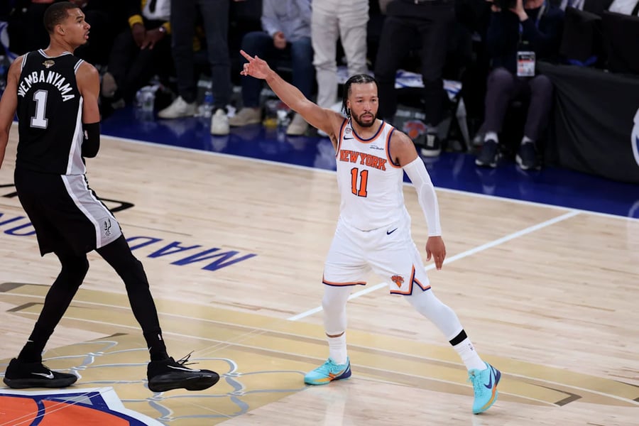 Jalen Brunson at Knicks training camp 2026 cleared despite wrist surgery recovery