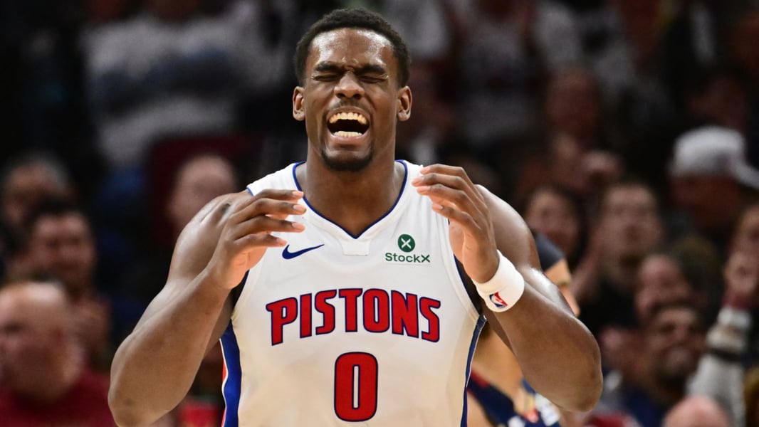Jalen Duren Detroit Pistons contract standoff training camp 2026