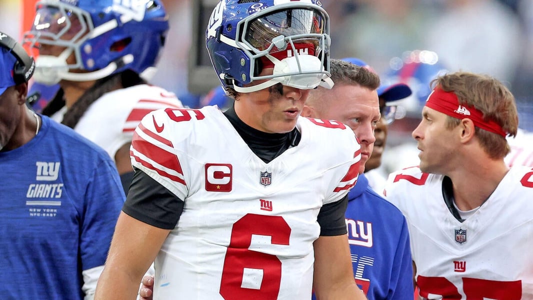 Jaxson Dart of the New York Giants before his season-ending knee injury in 2026