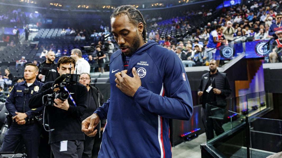 Kawhi Leonard during his time with the Los Angeles Clippers before his trade to the Toronto Raptors