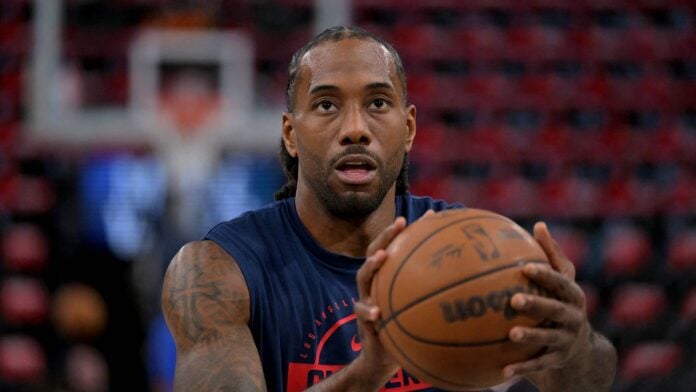 Kawhi Leonard in a Los Angeles Clippers uniform before his trade to the Toronto Raptors