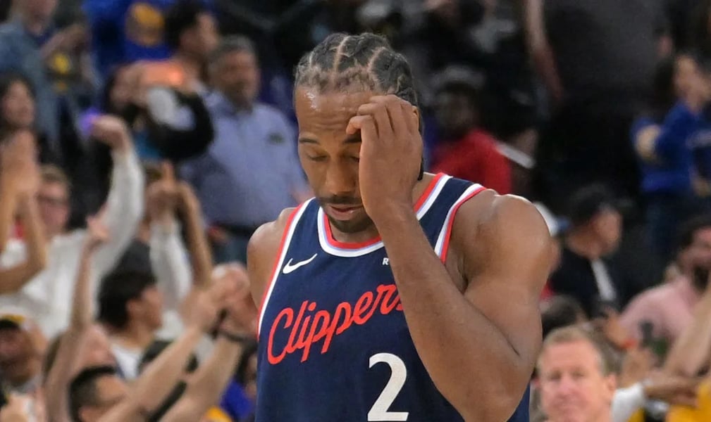 Kawhi Leonard on the court, his trade to the Toronto Raptors stalled as the Clippers weigh their options