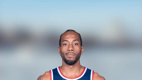 Kawhi Leonard in Toronto Raptors uniform after agreeing to $115 million extension